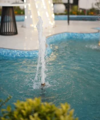 SIGNATURE FOUNTAIN DISPLAY